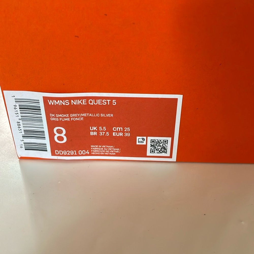 Women’s Nike quest 5